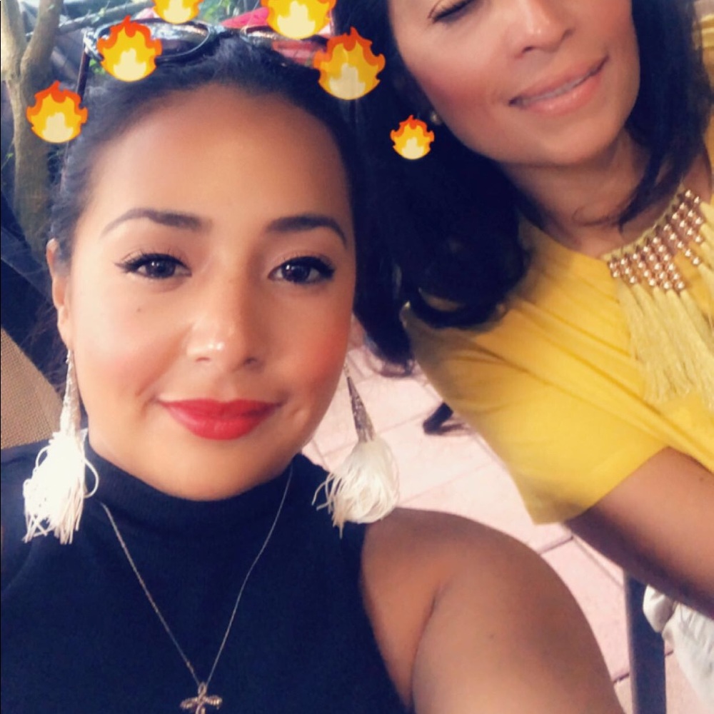 Meet your Posher, Cynthia